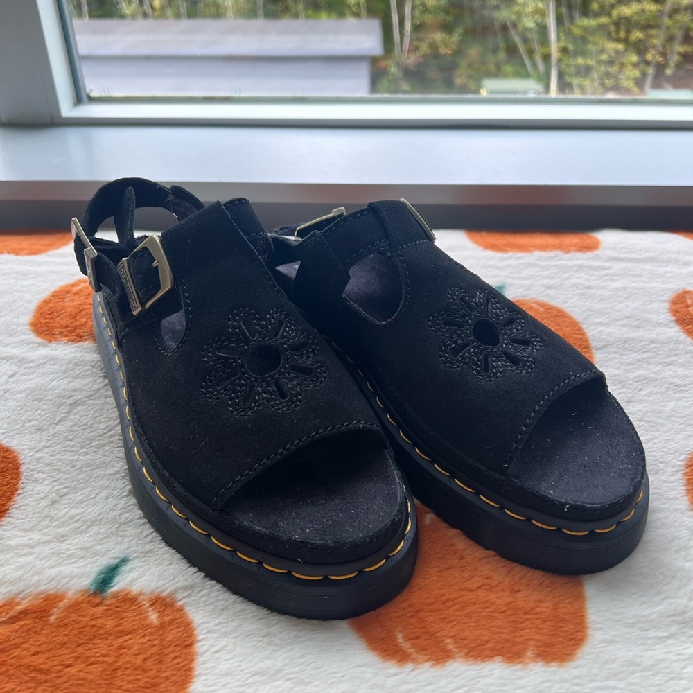 Dunnet Flower Sandals